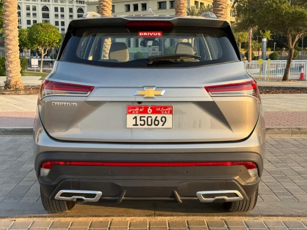 Grey Chevrolet Captiva Photo 3
