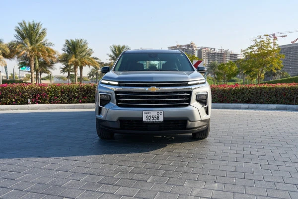 Серый Chevrolet Traverse Photo 3