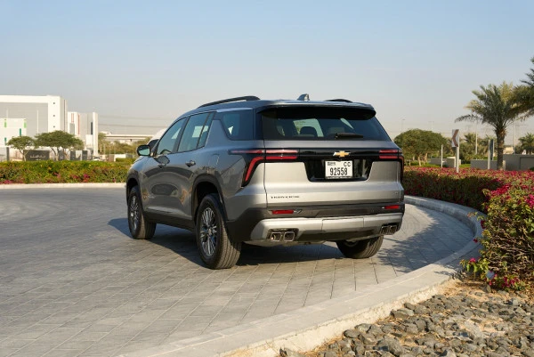 Серый Chevrolet Traverse Photo 4