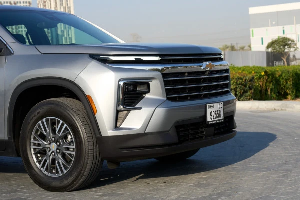 Серый Chevrolet Traverse Photo 6