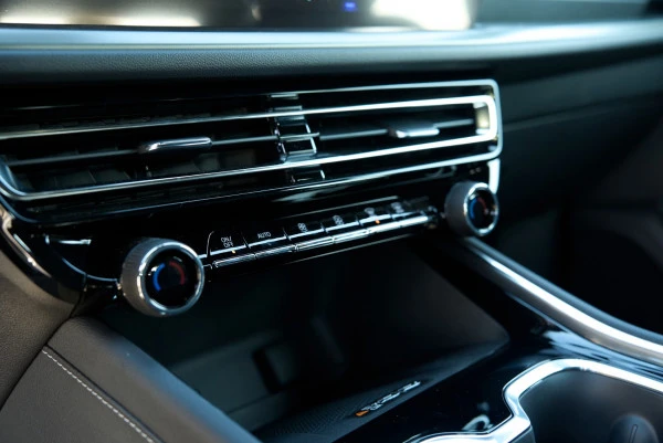 Серый Chevrolet Traverse Photo 9