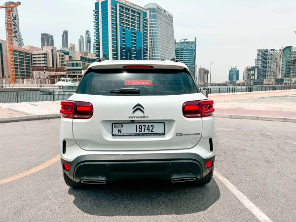 White Citroen C5 Aircross Photo 4