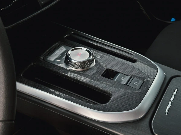 White Haval Jolion Photo 4