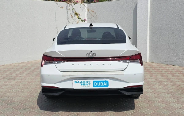 Grey Hyundai Elantra Photo 2