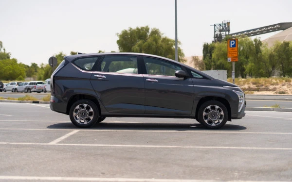 Grey Hyundai Stargazer Photo 4
