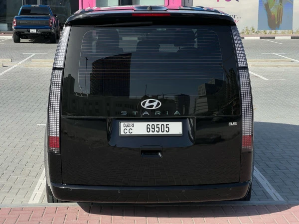 Серый Hyundai Staria Photo 5