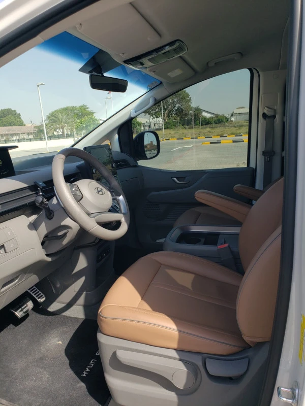 Grey Hyundai Staria 9S LUXE Photo 5