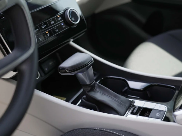 Grey Hyundai Tucson Photo 2