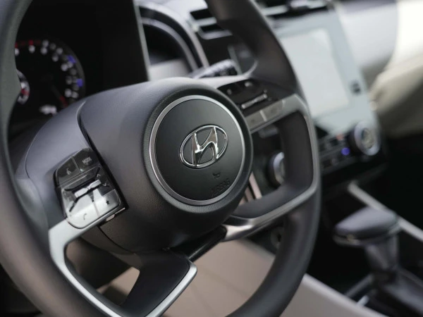 Grey Hyundai Tucson Photo 5