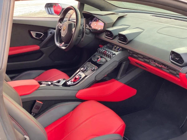 Grey Lamborghini Huracan Photo 2