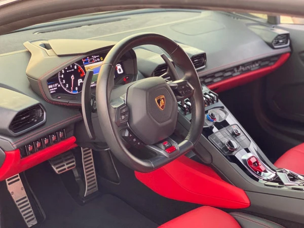 Grey Lamborghini Huracan Photo 4