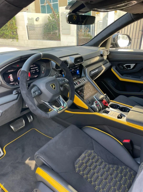 Серый Lamborghini Urus Capsule Photo 2