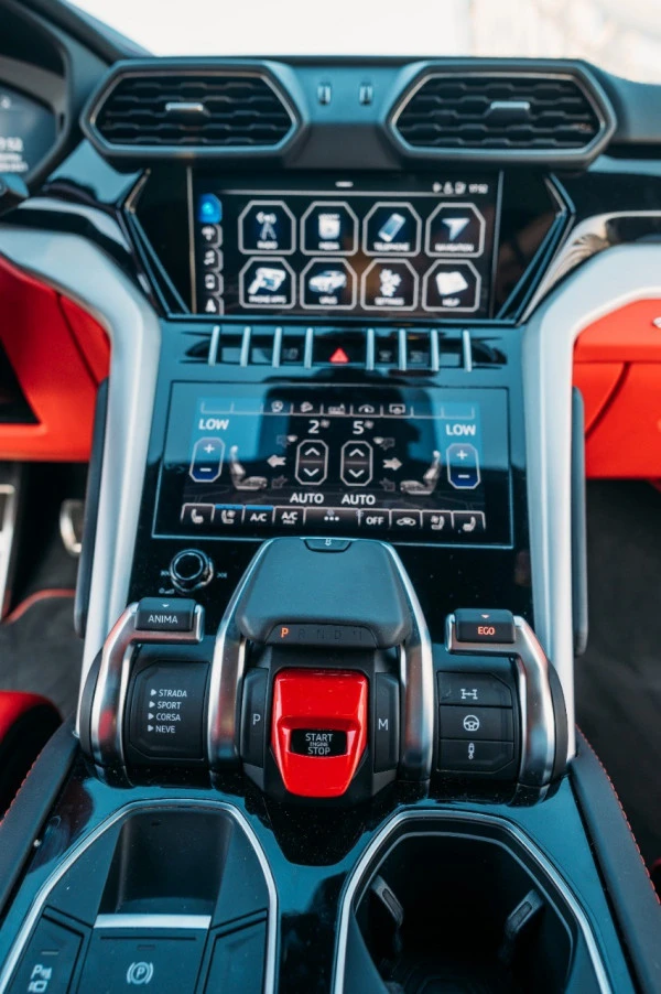 Черный Lamborghini Urus Photo 5