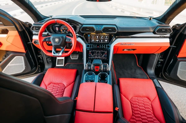 Черный Lamborghini Urus Photo 7