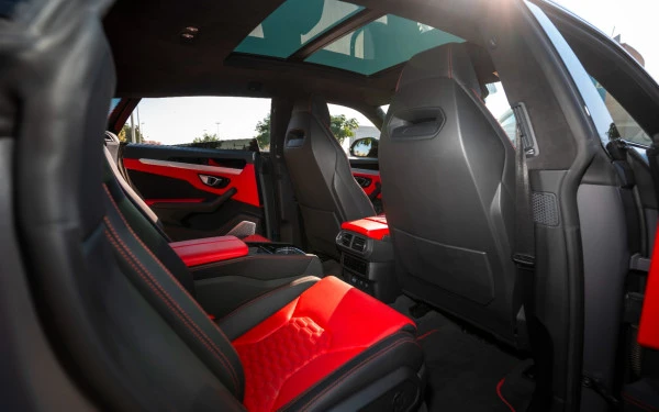 Grey Lamborghini Urus Photo 3