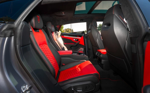 Grey Lamborghini Urus Photo 4