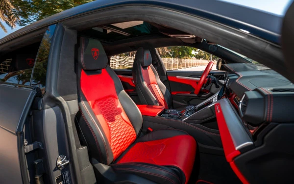 Grey Lamborghini Urus Photo 7