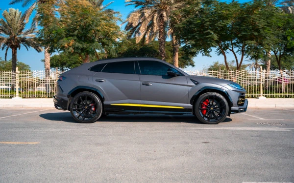 Grey Lamborghini Urus Photo 23