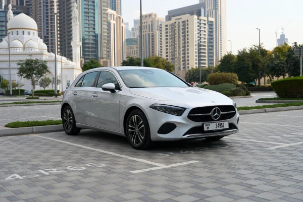 Grey Mercedes A180 Photo 2