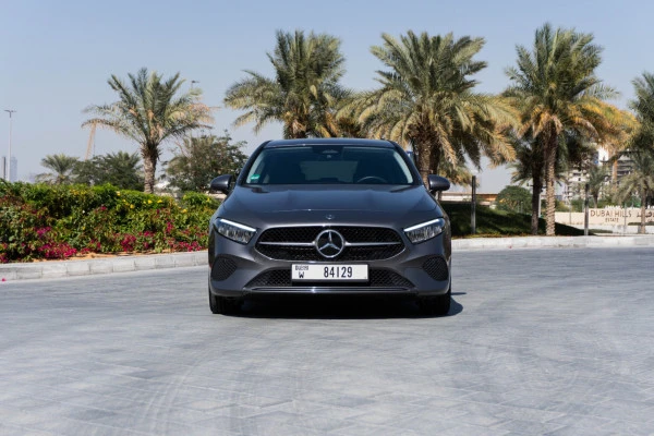 Grey Mercedes A180 Photo 2
