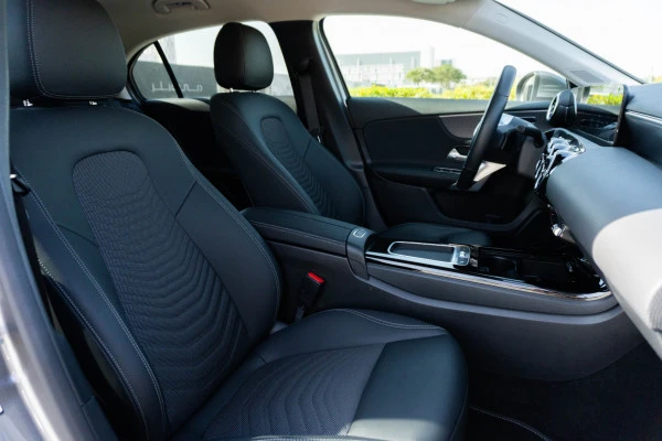 Grey Mercedes A180 Photo 8