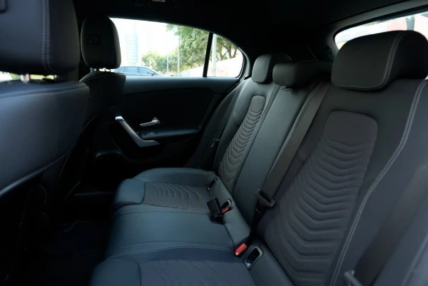 Grey Mercedes A180 Photo 15