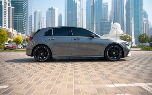 Grey Mercedes A200 Photo 3