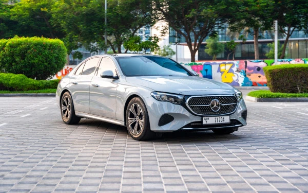 Grey Mercedes E200 Photo 4