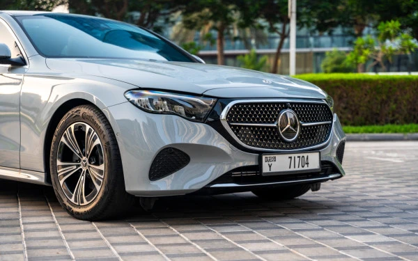 Grey Mercedes E200 Photo 5