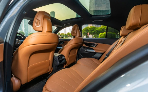 Grey Mercedes E200 Photo 11