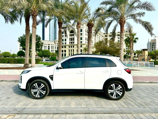 White Mitsubishi ASX Photo 4