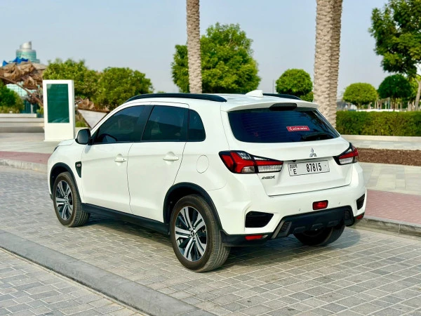 White Mitsubishi ASX Photo 5