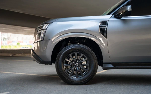 Grey Nissan Patrol V6 Photo 5