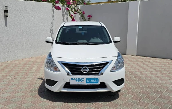 Grey Nissan Sunny Photo 2