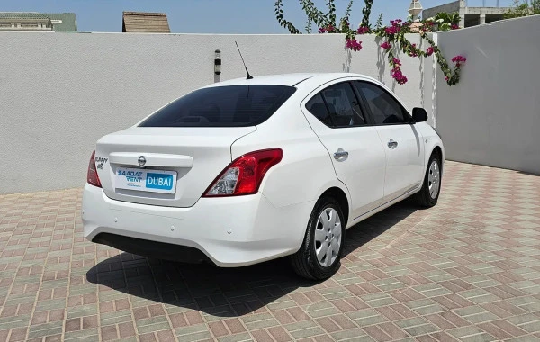 Grey Nissan Sunny Photo 5