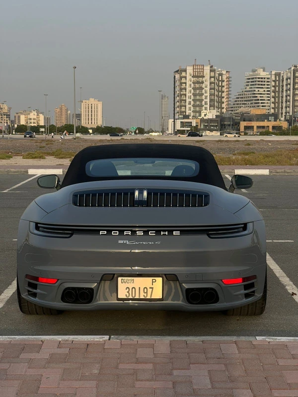 Grey Porsche 911 / Carrera Photo 2