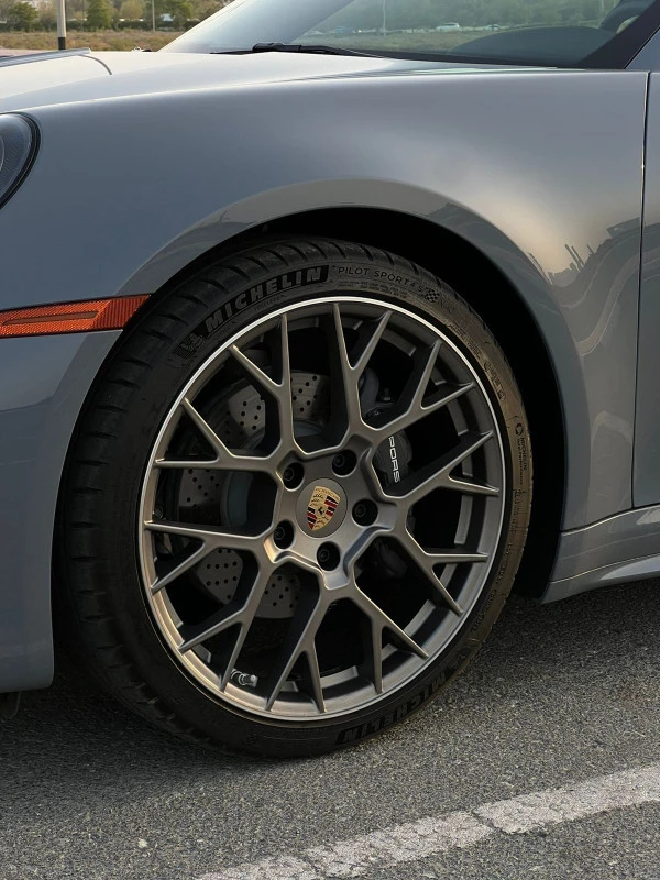 Grey Porsche 911 / Carrera Photo 3