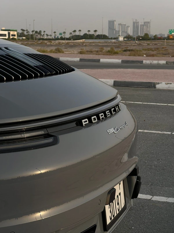 Grey Porsche 911 / Carrera Photo 4