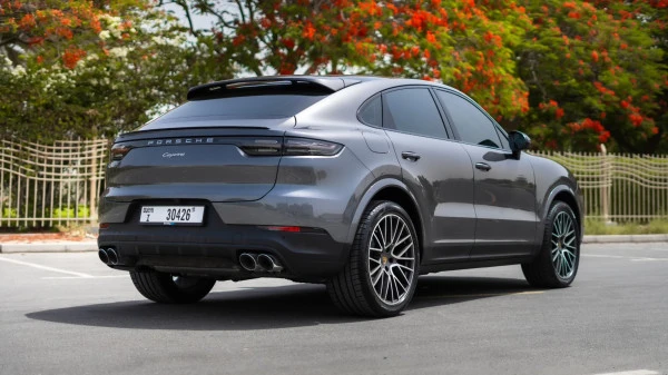 Grey Porsche Cayenne coupe Photo 2