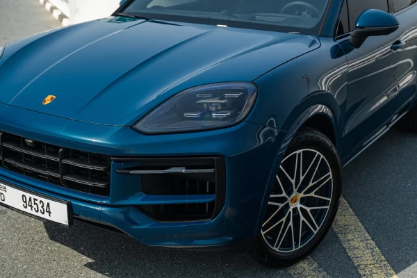 Grey Porsche Cayenne Photo 3