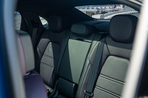 Grey Porsche Cayenne Photo 7