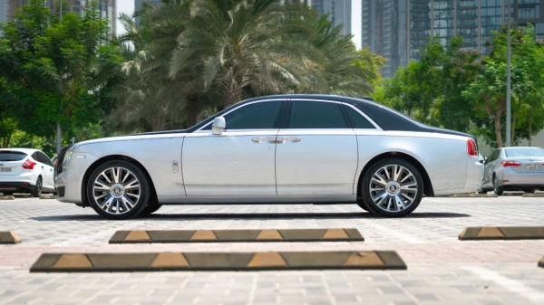 Silver Rolls Royce Ghost Photo 3