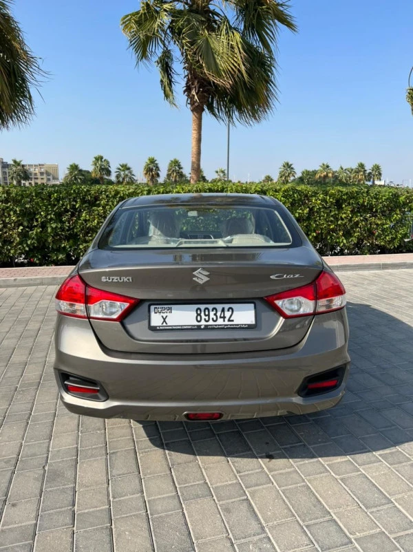Grey Suzuki Ciaz Photo 4