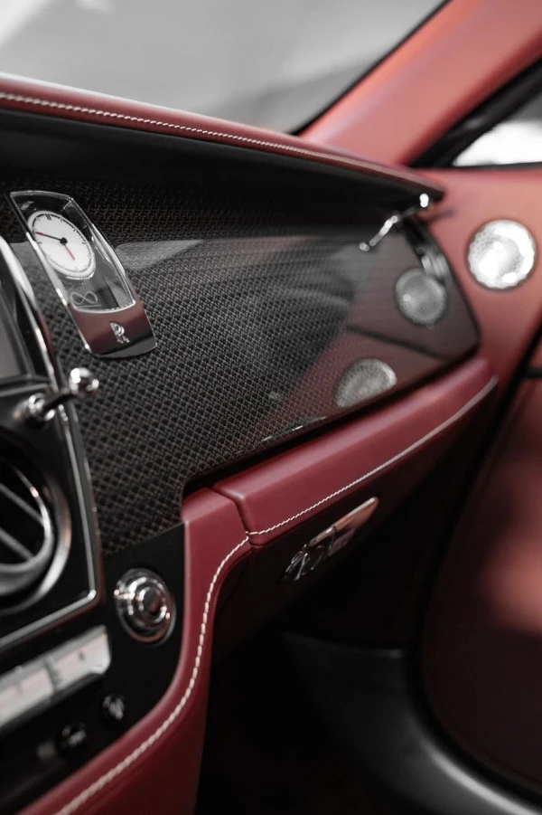 Бардовый Rolls Royce Wraith Black Badge Photo 3