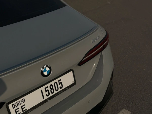 Nardo grey BMW 520i Photo 8