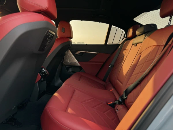 Nardo grey BMW 520i Photo 10