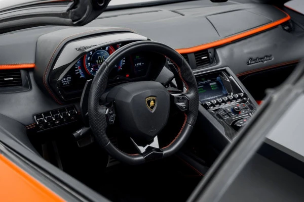 Оранжевый Lamborghini Aventador S Roadster Photo 2