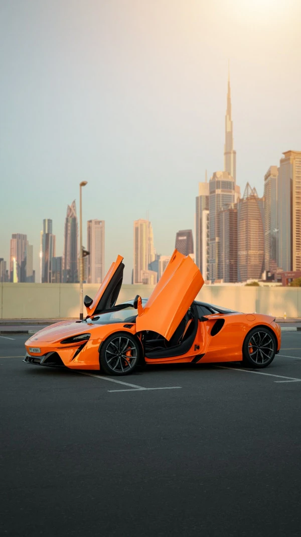 Оранжевый McLaren Artura Photo 2
