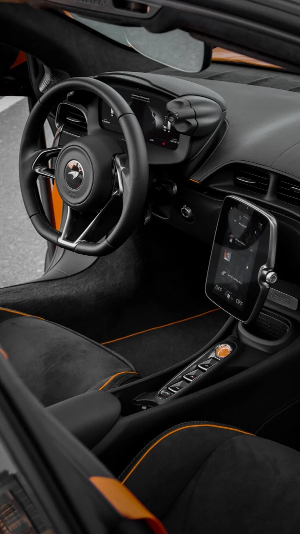 Оранжевый McLaren Artura Photo 4