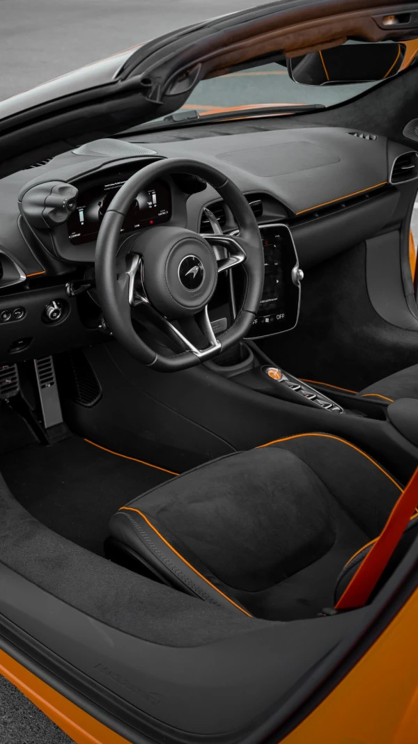 Оранжевый McLaren Artura Photo 5